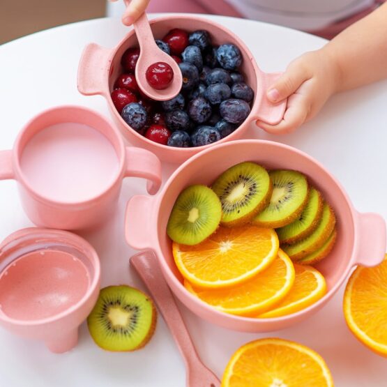 Набор детской посуды из 5 предметов розовый